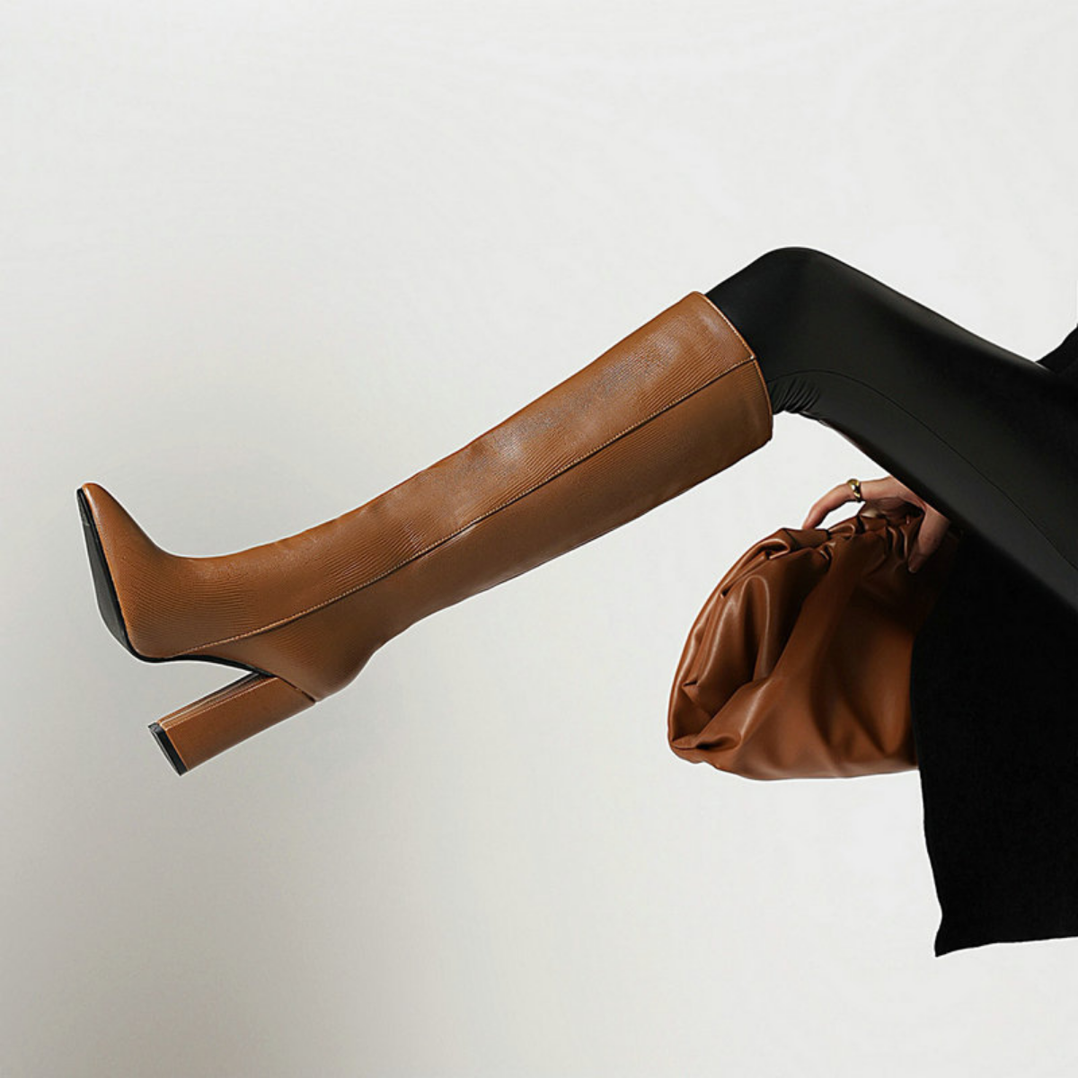 Bota Alta de Piel con Tacón Houston