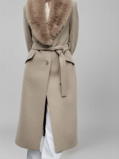 Quirina | Abrigo de lana con cuello de piel y cierre de botones