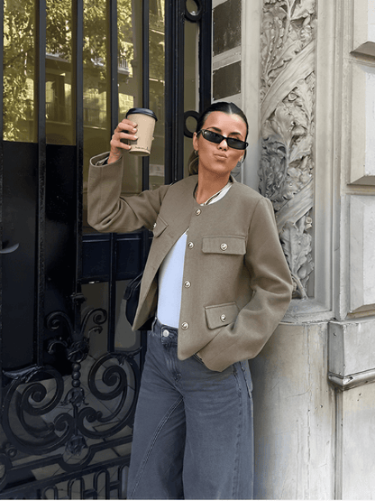 Desideria | Abrigo con Bolsos Decorativos y Botones