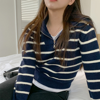 Martina | Suéter de Rayas con Cremallera y Cuello Alto