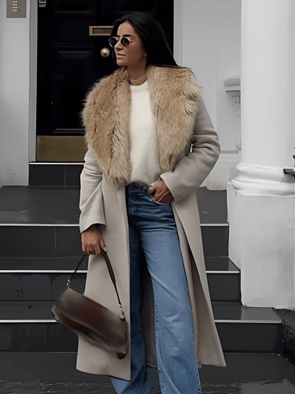 Quirina | Abrigo de lana con cuello de piel y cierre de botones