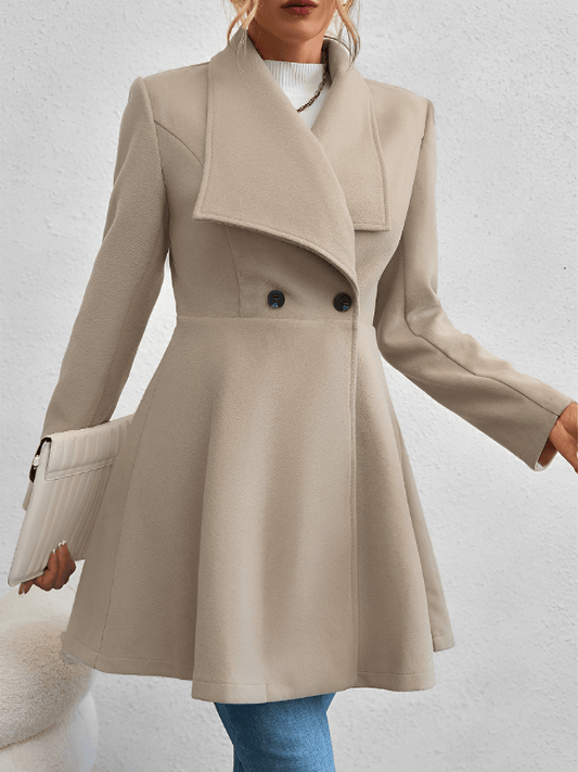 Hermelinda | Abrigo de Lana Boucle con Corte Cinturado y Botones