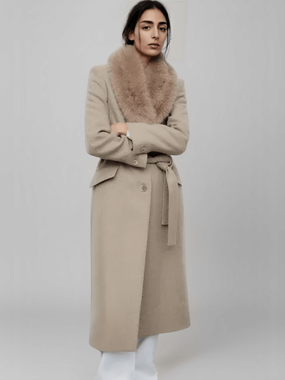 Quirina | Abrigo de lana con cuello de piel y cierre de botones