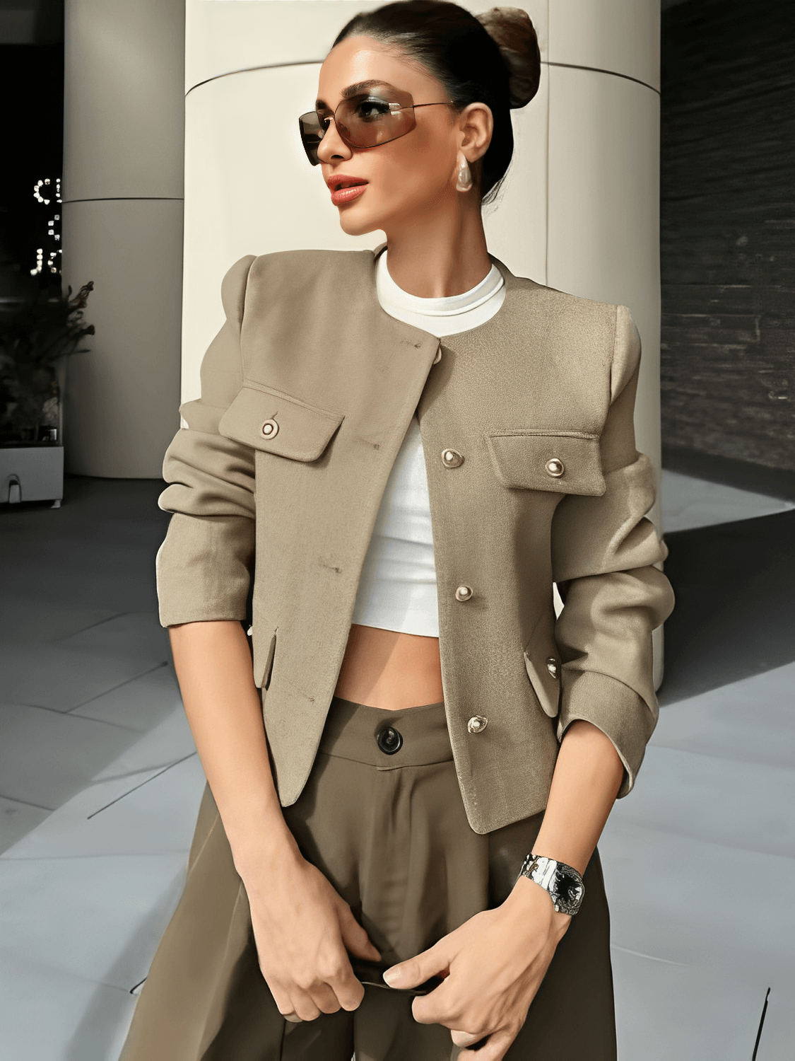 Desideria | Abrigo con Bolsos Decorativos y Botones