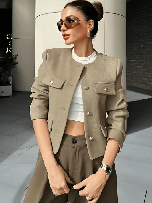 Desideria | Abrigo con Bolsos Decorativos y Botones