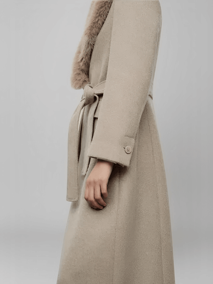 Quirina | Abrigo de lana con cuello de piel y cierre de botones