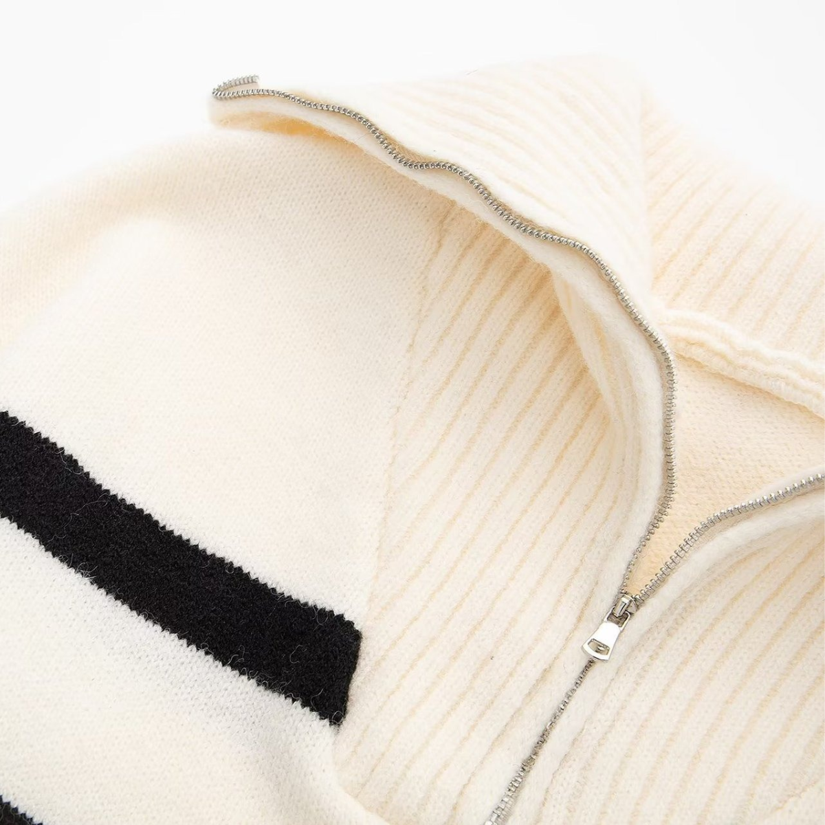 Martina | Suéter de Rayas con Cremallera y Cuello Alto