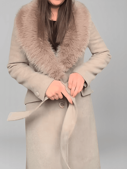 Quirina | Abrigo de lana con cuello de piel y cierre de botones