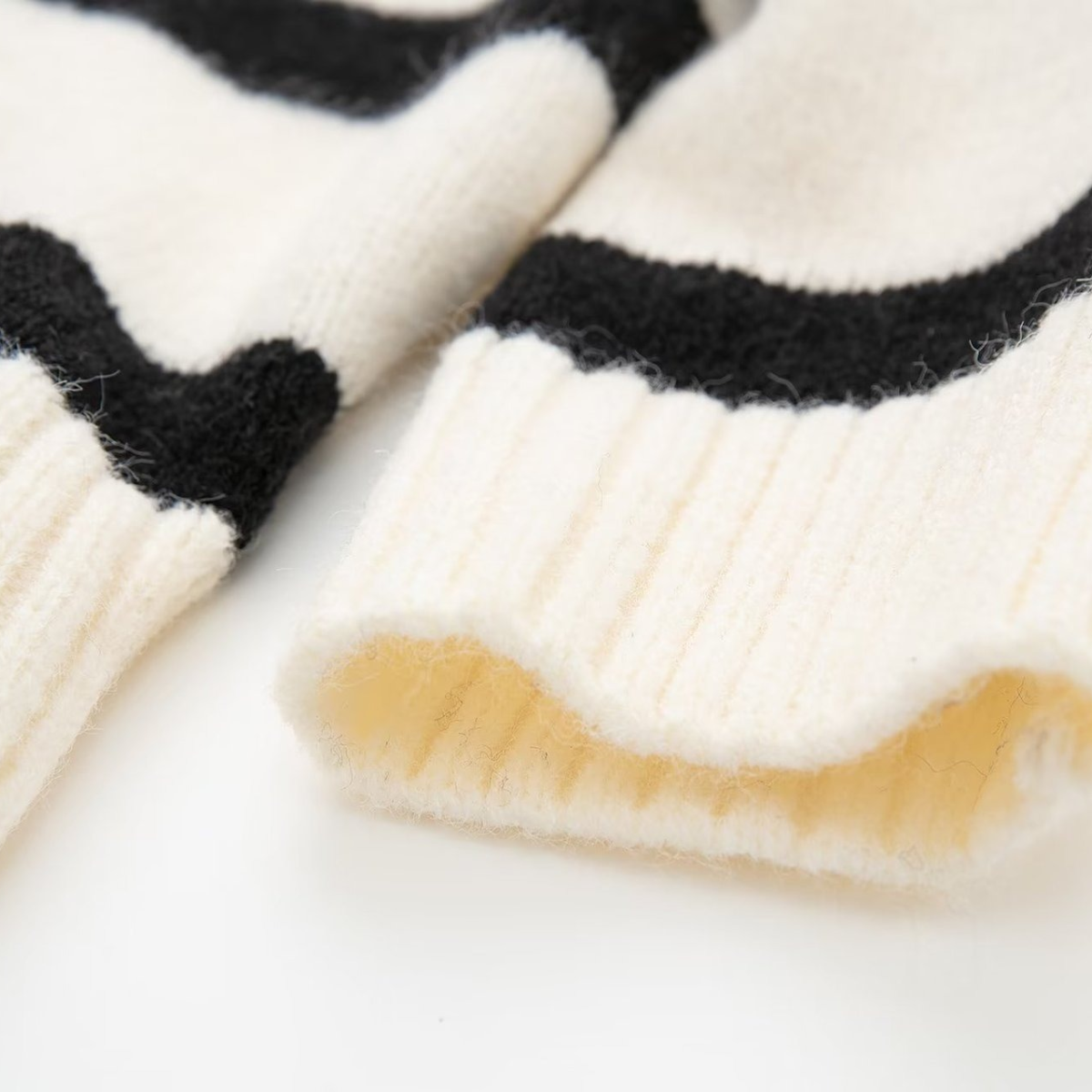 Martina | Suéter de Rayas con Cremallera y Cuello Alto