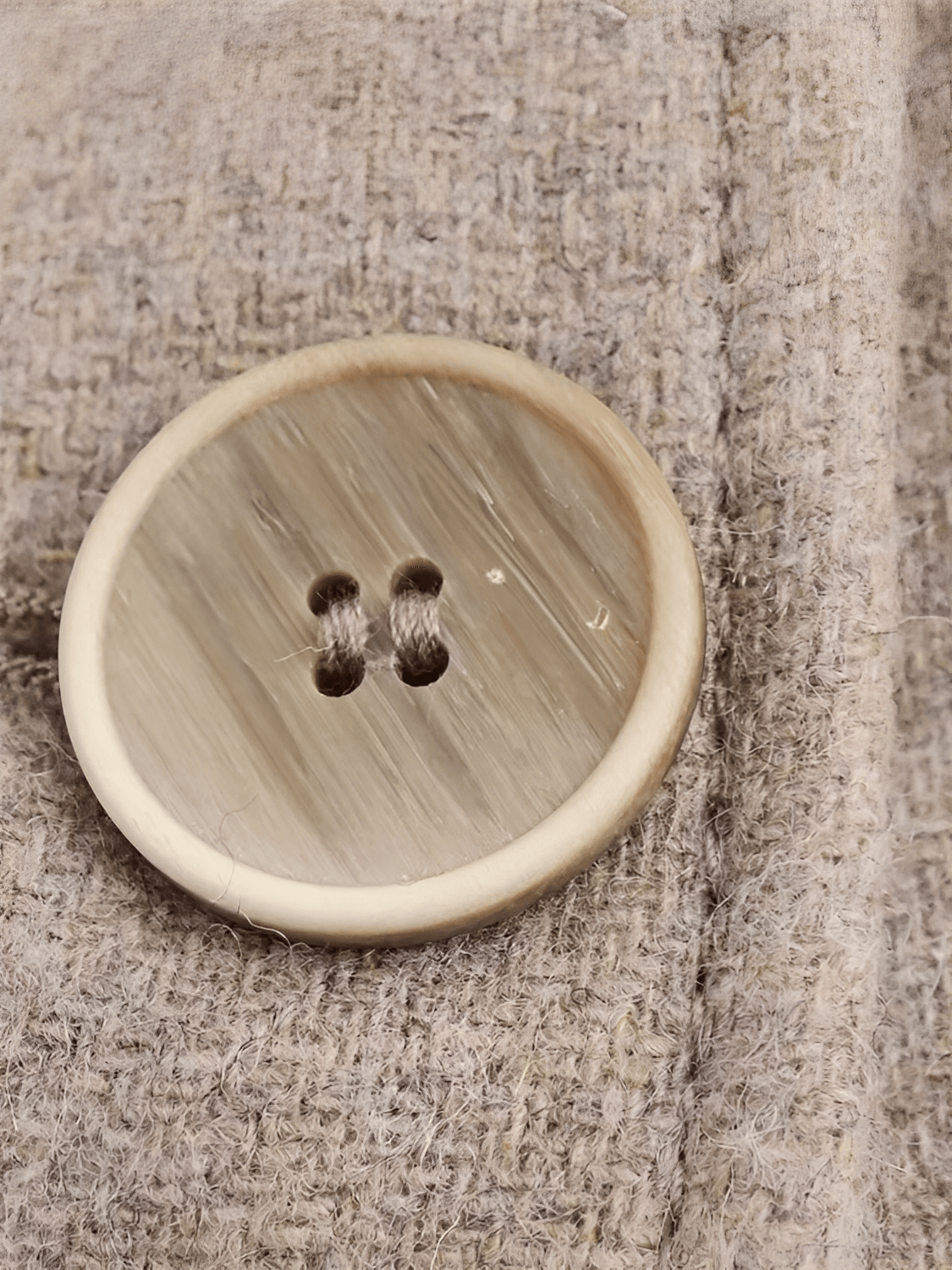 Quirina | Abrigo de lana con cuello de piel y cierre de botones