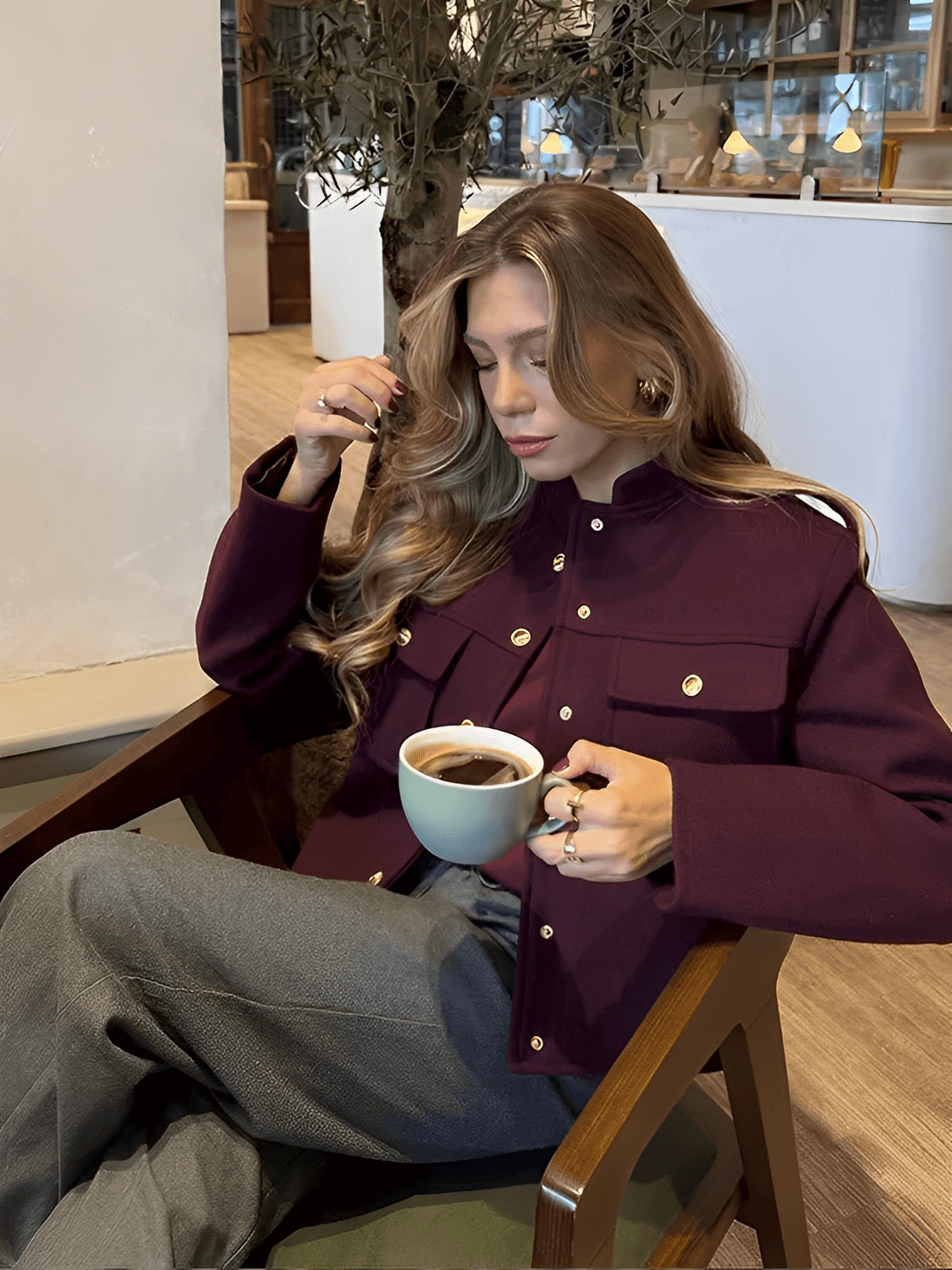 Amparo | Chaqueta Bomber Aveludada Botones Dorados Bolsos