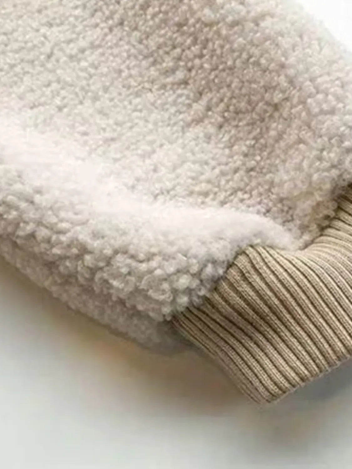 Eulalia | Abrigo Femenino Peluciado Lana Camurça Cremallera