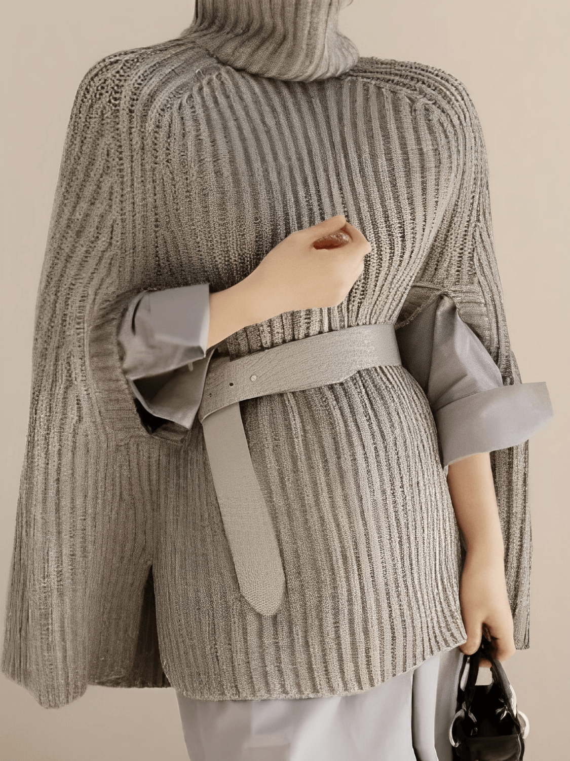 Carmelita | Suéter de punto estilo capa para mujer con cuello alto