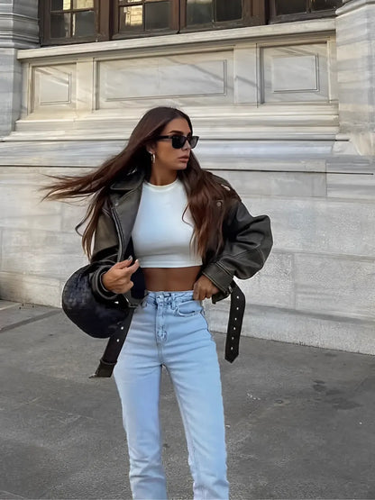 Agripina | Chaqueta de piel sintética con cinturón y cremallera para uso urbano.