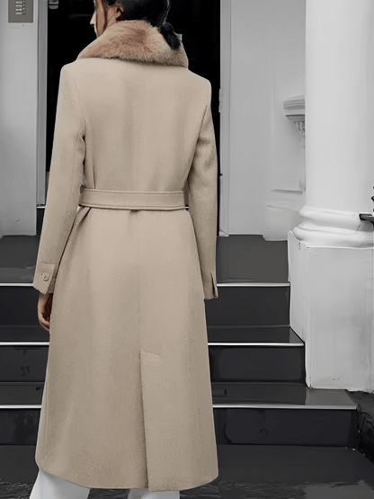 Quirina | Abrigo de lana con cuello de piel y cierre de botones